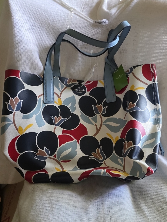 kate spade Handbags - kate spade 2 Piece Floral Tote in Black, Red, Blue and Yellow NWT